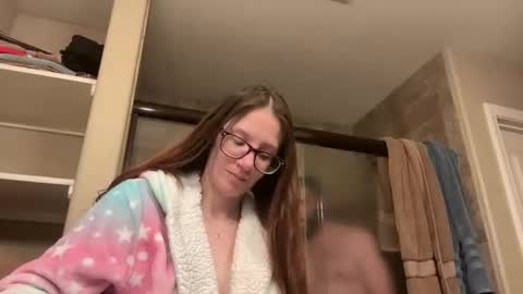 yourstrulylivy online show from December 14, 4:52 pm