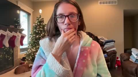 yourstrulylivy online show from December 18, 4:28 pm