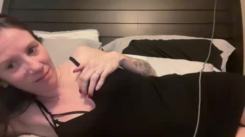 yourstrulylivy online show from December 27, 4:21 pm