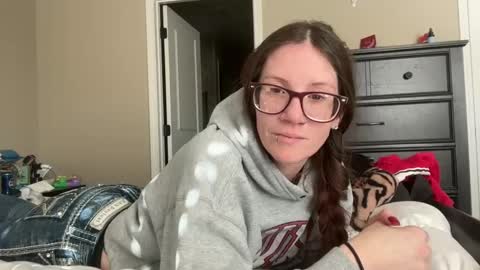yourstrulylivy online show from January 7, 8:10 pm