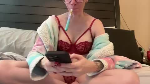 yourstrulylivy online show from January 9, 3:23 pm