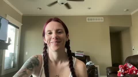 yourstrulylivy online show from March 12, 6:33 pm