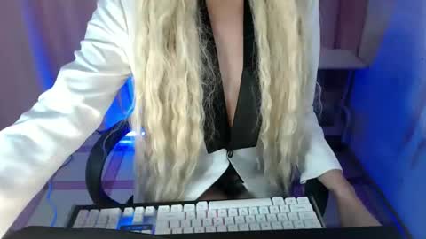 MYSTERIOUS QUEEN online show from October 8, 5:21 pm
