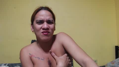 Snapshot of yoursweetangelxxx chatting on February 9, 9:57 am YourDreamgirl online show from February 9, 9:57 am