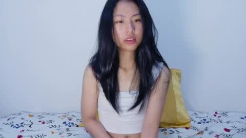 Snapshot of yoursweetestkiwi chatting on April 12, 12:37 am Kiwi online show from April 12, 12:37 am