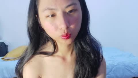 Snapshot of yoursweetestkiwi chatting on May 21, 2:35 pm Kiwi online show from May 21, 2:35 pm