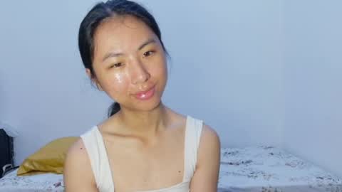 Snapshot of yoursweetestkiwi chatting on May 25, 2:06 am Kiwi online show from May 25, 2:06 am
