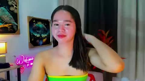 yourtinybunny online show from November 6, 2:23 am