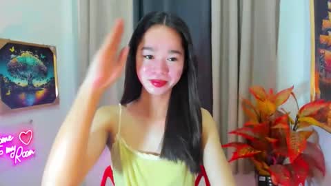Snapshot of yourtinybunny chatting on April 2, 10:57 am yourtinybunny online show from April 2, 10:57 am
