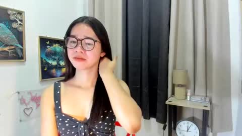 yourtinybunny online show from July 17, 9:49 am