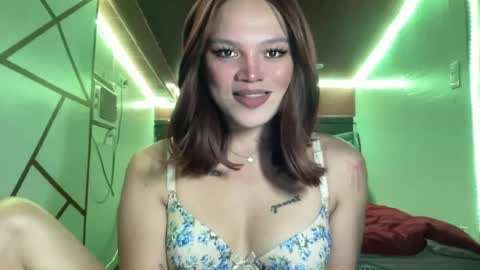 Snapshot of yourwildestdreamgirl chatting on June 13, 3:37 am ANDREA online show from June 13, 3:37 am