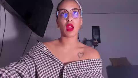 elizabeth  ju   online show from March 22, 1:53 am