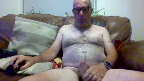 Snapshot of yragbew chatting on July 24, 3:26 am Daddiesgirl online show from July 24, 3:26 am