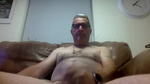 Snapshot of yragbew chatting on August 7, 3:08 am Daddiesgirl online show from August 7, 3:08 am
