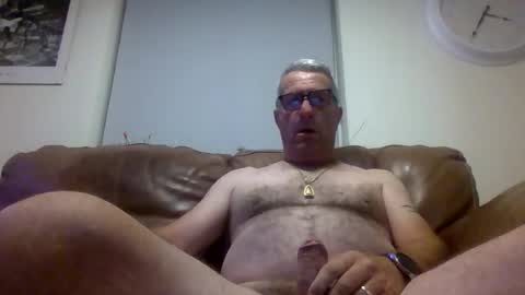 Snapshot of yragbew chatting on August 8, 2:36 am Daddiesgirl online show from August 8, 2:36 am