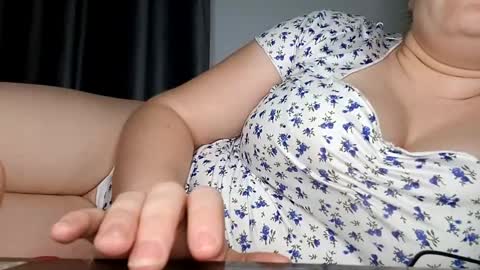 yrys_florence online show from February 17, 9:08 pm