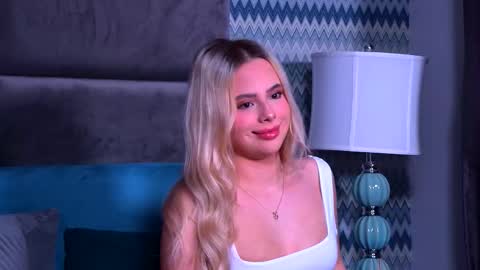 Foxie online show from November 24, 3:45 pm