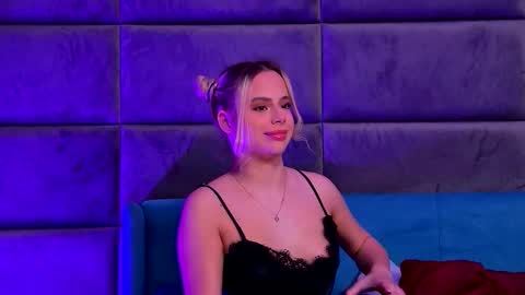 Foxie online show from December 15, 2:54 pm