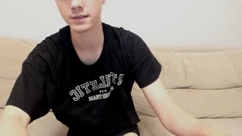 Yue Lang and Samm online show from October 20, 7:14 pm