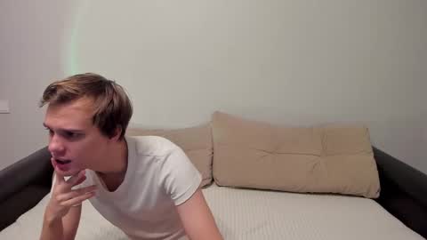 Yue Lang and Samm online show from December 2, 6:03 pm