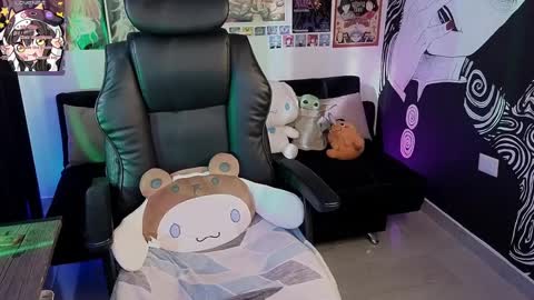    rawr   Anne Independent model      online show from September 20, 9:16 pm