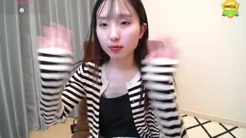 yui_x online show from March 6, 11:25 am