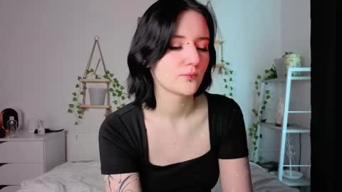 Snapshot of yuki_shiro chatting on March 8, 8:18 am Ellie online show from March 8, 8:18 am