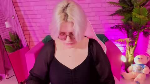 Snapshot of yukiohara chatting on December 14, 8:41 am Yuki online show from December 14, 8:41 am