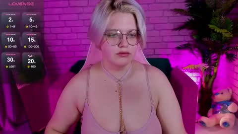 Snapshot of yukiohara chatting on December 16, 9:03 am Yuki online show from December 16, 9:03 am