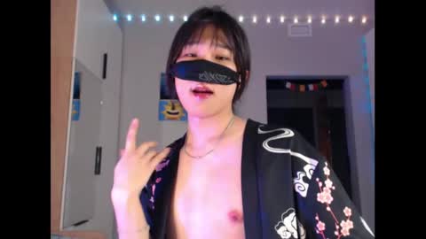 Snapshot of yukitori_2 chatting on February 12, 7:44 am Makima online show from February 12, 7:44 am