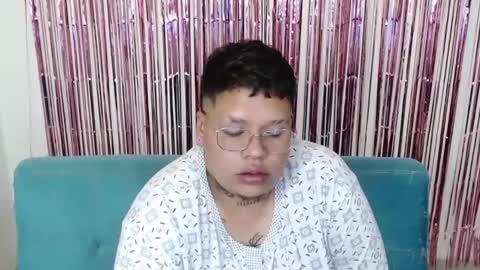 yul and val couple online show from December 4, 1:26 am