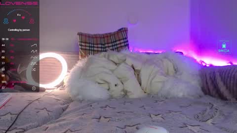 Snapshot of yuli_ya chatting on February 23, 8:28 pm Sweet Pussy online show from February 23, 8:28 pm