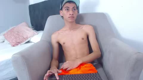 Snapshot of yulian_vasquez chatting on February 14, 3:58 pm yulian_vasquez online show from February 14, 3:58 pm