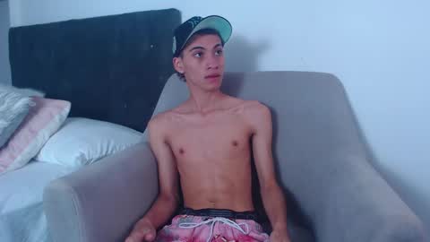 Snapshot of yulian_vasquez chatting on February 15, 12:22 pm yulian_vasquez online show from February 15, 12:22 pm