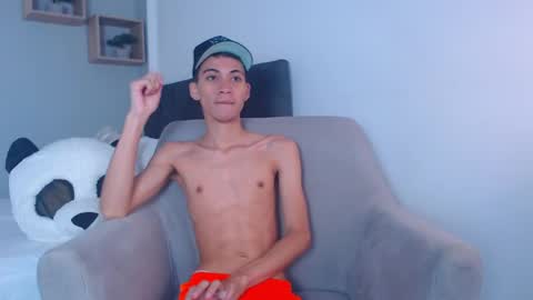 Snapshot of yulian_vasquez chatting on February 23, 12:16 pm yulian_vasquez online show from February 23, 12:16 pm