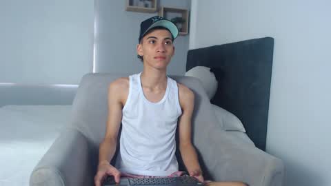 Snapshot of yulian_vasquez chatting on March 7, 12:12 pm yulian_vasquez online show from March 7, 12:12 pm