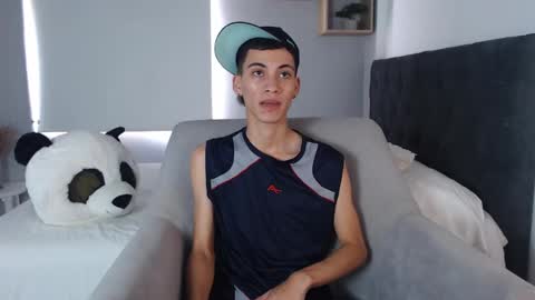 Snapshot of yulian_vasquez chatting on March 9, 6:21 pm yulian_vasquez online show from March 9, 6:21 pm