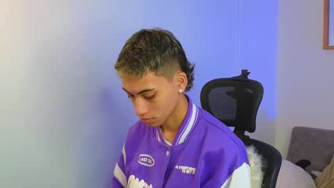 Snapshot of yulian_vasquez chatting on October 7, 12:13 pm yulian_vasquez online show from October 7, 12:13 pm