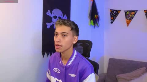 Snapshot of yulian_vasquez chatting on October 21, 12:17 pm yulian_vasquez online show from October 21, 12:17 pm