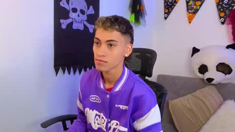 Snapshot of yulian_vasquez chatting on October 25, 12:23 pm yulian_vasquez online show from October 25, 12:23 pm