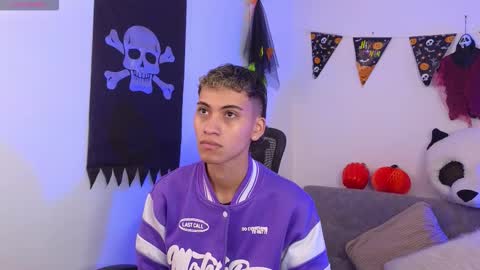 Snapshot of yulian_vasquez chatting on October 27, 12:20 pm yulian_vasquez online show from October 27, 12:20 pm