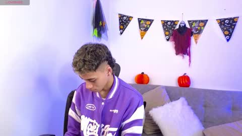 Snapshot of yulian_vasquez chatting on October 29, 12:18 pm yulian_vasquez online show from October 29, 12:18 pm