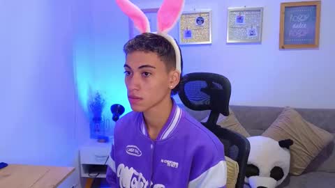 yulian_vasquez online show from December 18, 12:22 pm