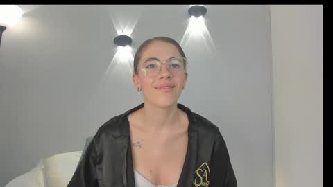 Snapshot of yulievans chatting on February 3, 2:45 pm yulievans online show from February 3, 2:45 pm
