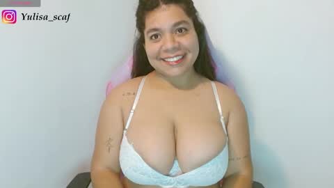 Snapshot of yulissa18 chatting on May 1, 8:35 pm Yuli and SaraIndependent model online show from May 1, 8:35 pm
