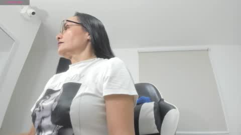 Y U L I T Z A online show from February 10, 11:58 am