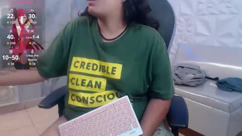 Snapshot of yumandsay chatting on February 12, 2:17 am Snowflake online show from February 12, 2:17 am