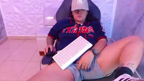 Snapshot of yumandsay chatting on March 4, 4:40 am Snowflake online show from March 4, 4:40 am