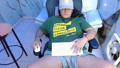 Snapshot of yumandsay chatting on March 19, 9:30 pm Snowflake online show from March 19, 9:30 pm