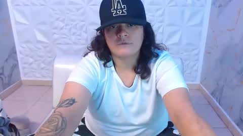 Snapshot of yumandsay chatting on March 28, 1:16 am Snowflake online show from March 28, 1:16 am